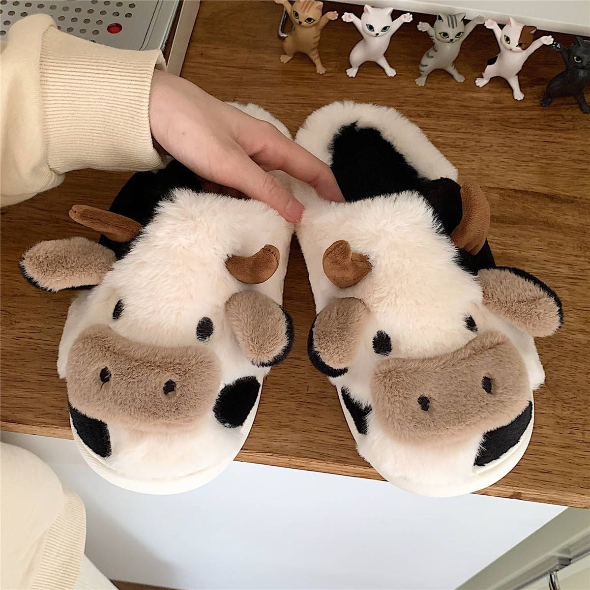Cute Cow Animal Slipper for Women Girls Fashion Kawaii Soft Fluffy Winter Warm Slippers Woman Cartoon Milk Cow House Slippers Funny Shoes